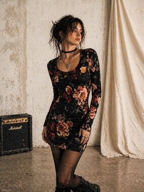 Iris Basic Black Floral Long Sleeve Bodycon Mini Dress NWT Size M grunge 90’s